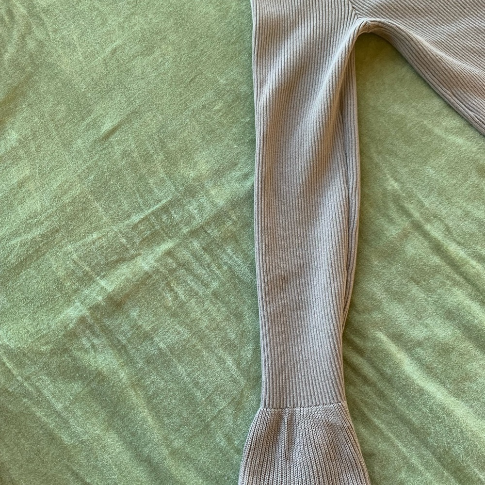 Cropped Turtle Neck Ribbed Shirt - Picture 11 of 11